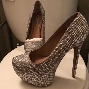 Size 8 Steve Maddens PROM SEASON